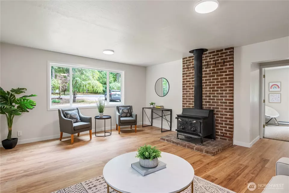 Living - 3208 Rose Valley Rd, Kelso, WA 98626 photo 3 of 4