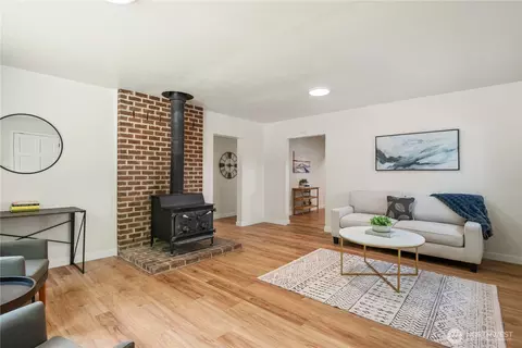 Living - 3208 Rose Valley Rd, Kelso, WA 98626 photo 1 of 4