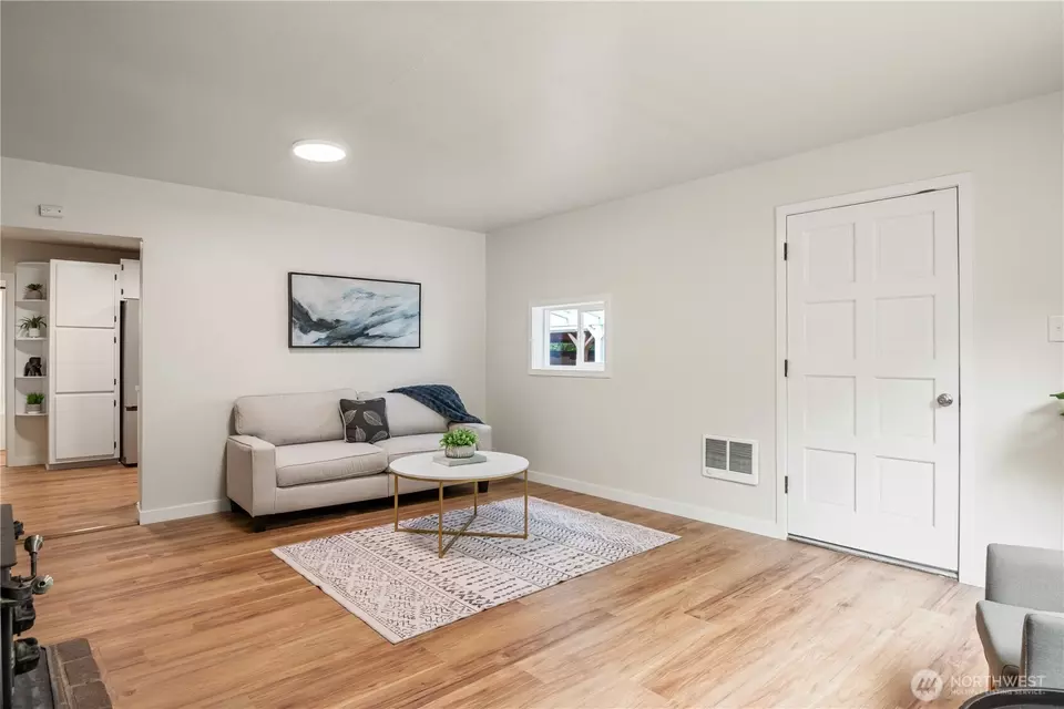 Living - 3208 Rose Valley Rd, Kelso, WA 98626 photo 4 of 4