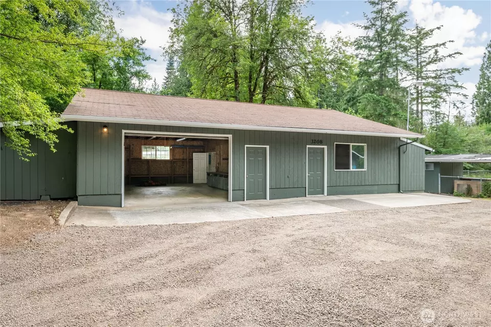 Exterior - 3208 Rose Valley Rd, Kelso, WA 98626 photo 3 of 9