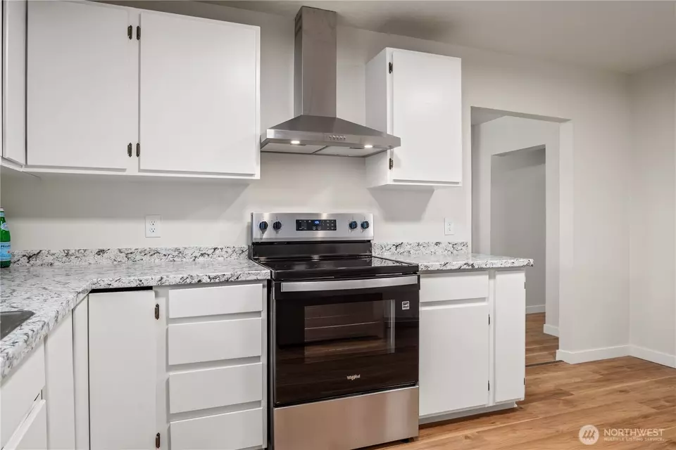 Kitchen - 3208 Rose Valley Rd, Kelso, WA 98626 photo 3 of 3