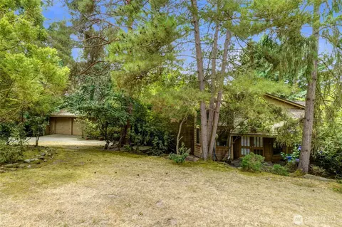 2305 88th Ave NE, Clyde Hill, WA 98004