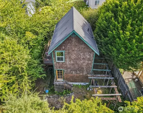 9774 NE Kitsap St, Bainbridge Island, WA 98110