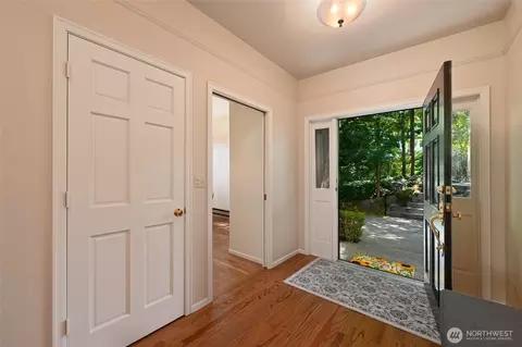 Entry Way - 3764 W Commodore Way, Seattle, WA 98199 photo 1 of 2