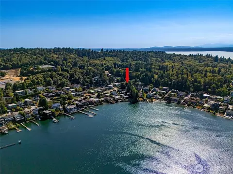 View/Area - 3764 W Commodore Way, Seattle, WA 98199 photo 2 of 7