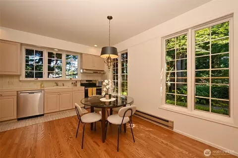 Kitchen - 3764 W Commodore Way, Seattle, WA 98199 photo 2 of 3