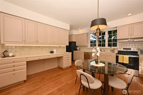 Kitchen - 3764 W Commodore Way, Seattle, WA 98199 photo 1 of 3