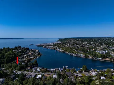 View/Area - 3764 W Commodore Way, Seattle, WA 98199 photo 3 of 7