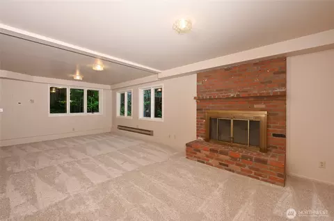 Living - 3764 W Commodore Way, Seattle, WA 98199 photo 4 of 6