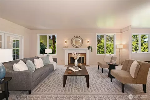 Living - 3764 W Commodore Way, Seattle, WA 98199 photo 2 of 6
