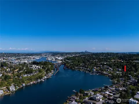 View/Area - 3764 W Commodore Way, Seattle, WA 98199 photo 5 of 7