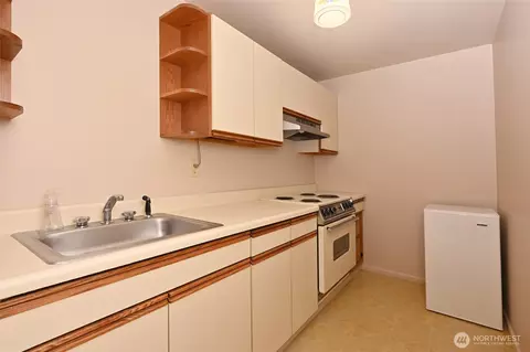 Kitchen - 3764 W Commodore Way, Seattle, WA 98199 photo 3 of 3