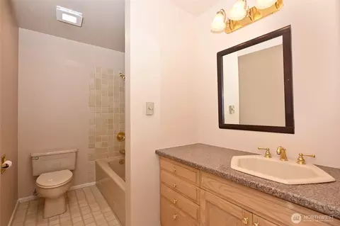 Bath - 3764 W Commodore Way, Seattle, WA 98199 photo 3 of 3