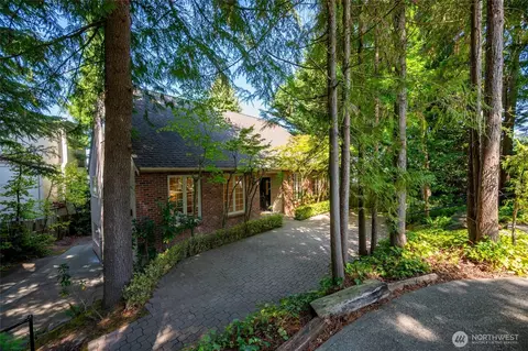 Exterior - 3764 W Commodore Way, Seattle, WA 98199 photo 4 of 6