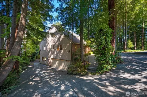 Exterior - 3764 W Commodore Way, Seattle, WA 98199 photo 2 of 6