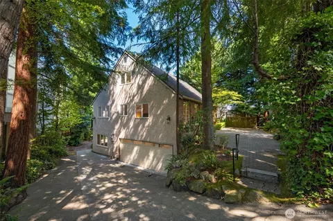 Exterior - 3764 W Commodore Way, Seattle, WA 98199 photo 3 of 6