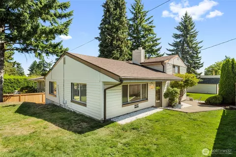 922 SW 160th St, Burien, WA 98166