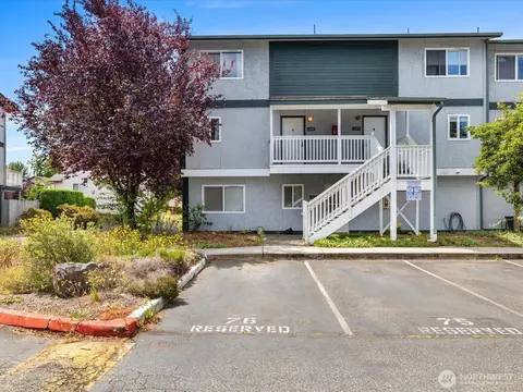 8823 Holly Dr #C-205, Everett, WA 98208