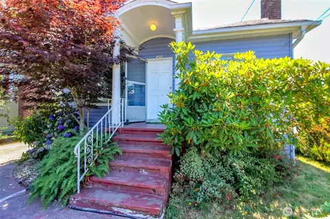 125 N 74th St, Seattle, WA 98103