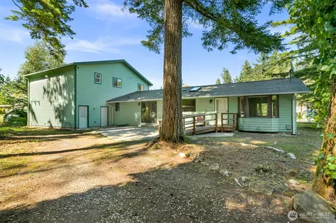 8672 Golden Valley Dr, Maple Falls, WA 98266