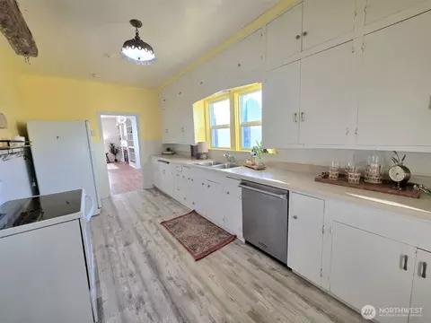 Kitchen - 321 12th St, Raymond, WA 98577 photo 5 of 5