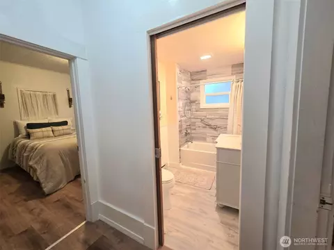 Entry Way - 321 12th St, Raymond, WA 98577 photo 1 of 1