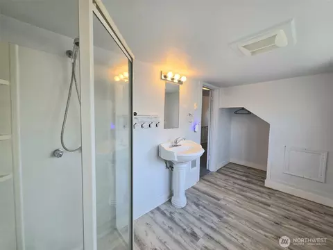 Bath - 321 12th St, Raymond, WA 98577 photo 3 of 4