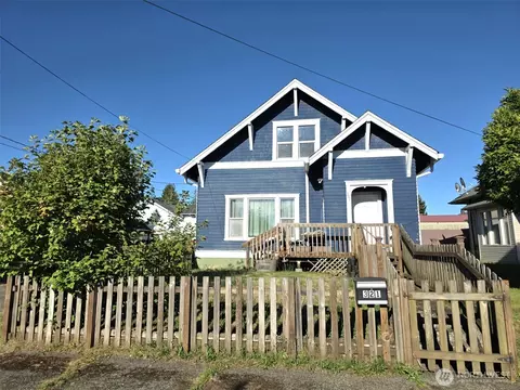 321 12th St, Raymond, WA 98577