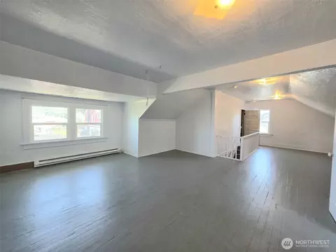Living - 321 12th St, Raymond, WA 98577 photo 5 of 5