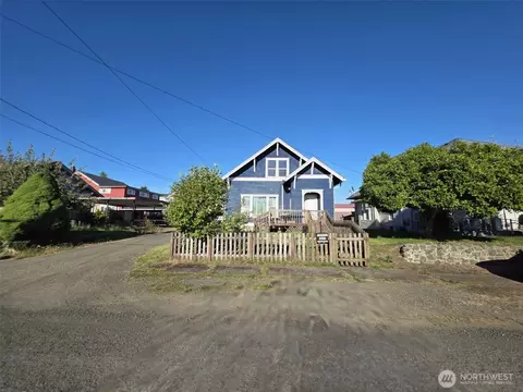Exterior - 321 12th St, Raymond, WA 98577 photo 2 of 2