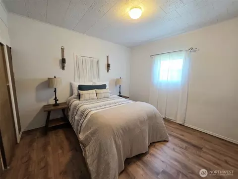 Bedroom - 321 12th St, Raymond, WA 98577 photo 2 of 4