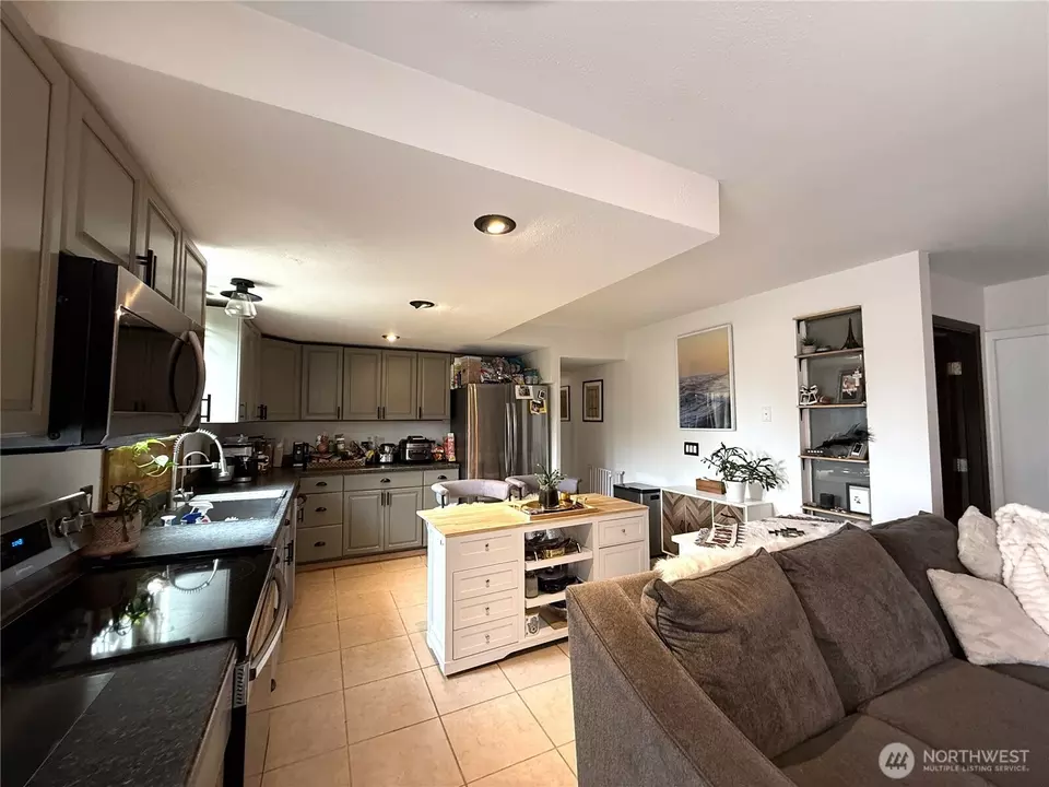 Kitchen - 101 Sand Dune Ave NW, Ocean Shores, WA 98569 photo 4 of 5
