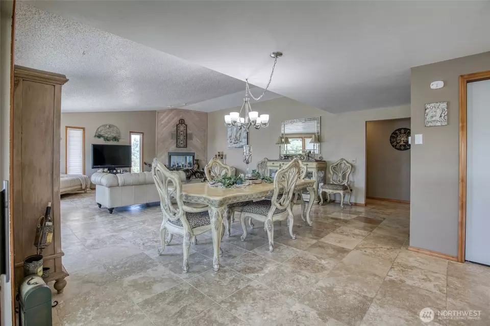 Dining - 101 Sand Dune Ave NW, Ocean Shores, WA 98569 photo 4 of 5