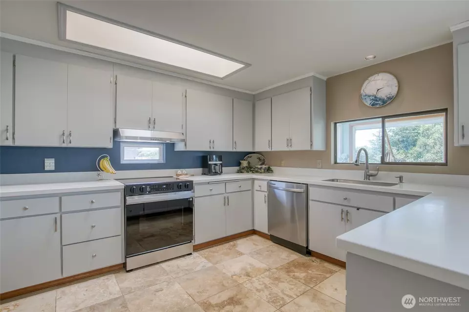 Kitchen - 101 Sand Dune Ave NW, Ocean Shores, WA 98569 photo 1 of 5