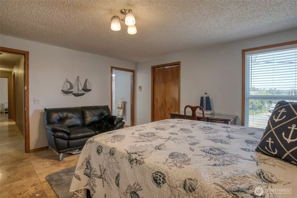 Bedroom - 101 Sand Dune Ave NW, Ocean Shores, WA 98569 photo 1 of 4
