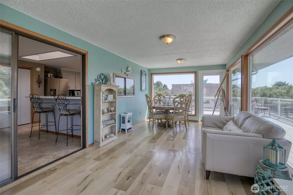 Dining - 101 Sand Dune Ave NW, Ocean Shores, WA 98569 photo 5 of 5