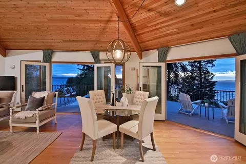 3340 Smugglers Cove Rd, Greenbank, WA 98253