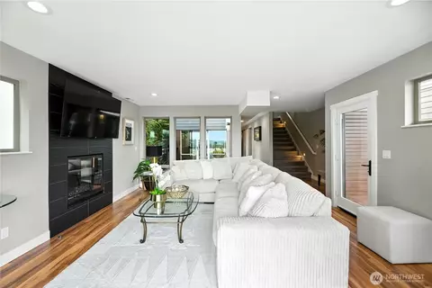 8221 S 121st St, Seattle, WA 98178