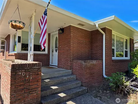 1011 21st Ave, Longview, WA 98632
