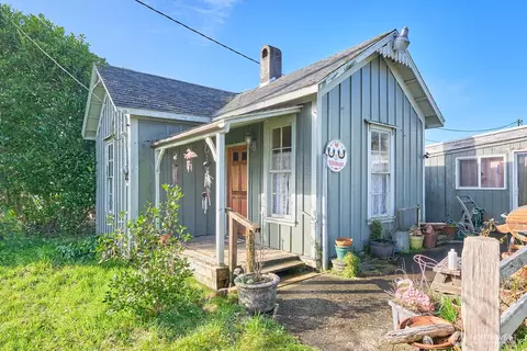 1310 Bay Ave, Ocean Park, WA 98640