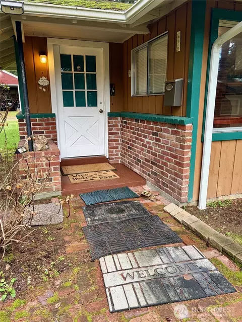 Exterior - 18612 51st Ave SE, Bothell, WA 98012 photo 9 of 10