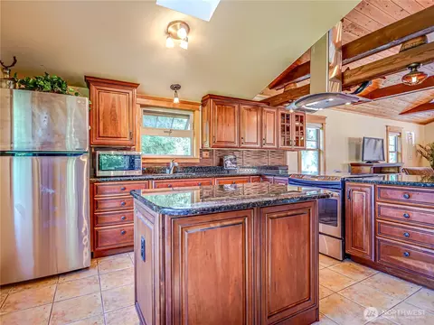 Kitchen - 18612 51st Ave SE, Bothell, WA 98012 photo 2 of 6