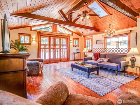 Living - 18612 51st Ave SE, Bothell, WA 98012 photo 2 of 4