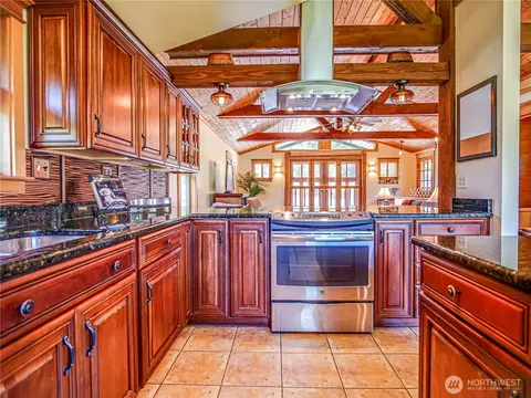 Kitchen - 18612 51st Ave SE, Bothell, WA 98012 photo 3 of 6
