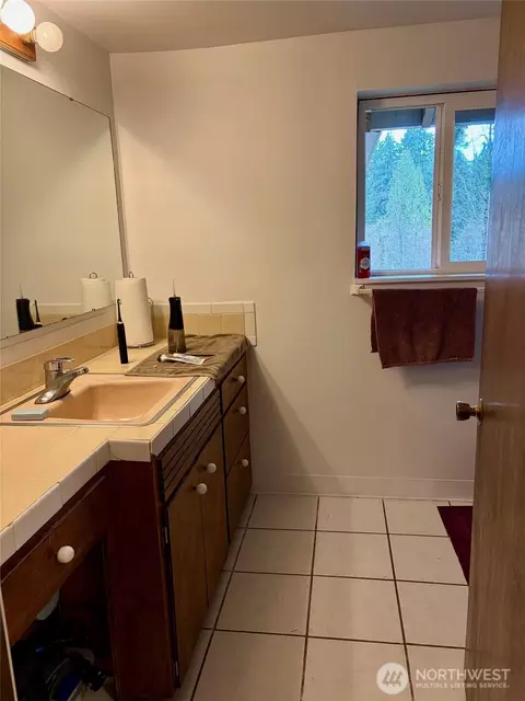 Bath - 18612 51st Ave SE, Bothell, WA 98012 photo 3 of 4