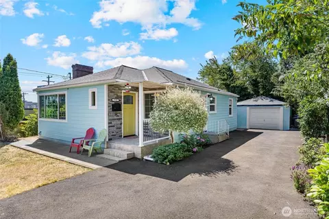 939 N 88th St, Seattle, WA 98103