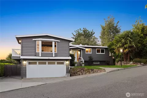 436 SW 183rd St, Normandy Park, WA 98166