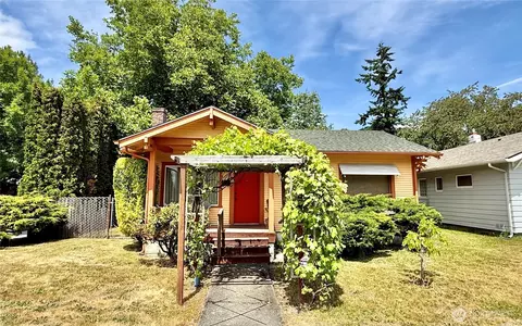 229 S 47th St, Tacoma, WA 98408