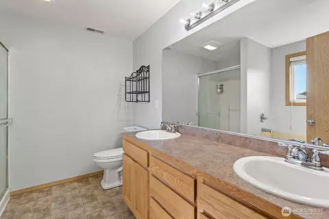 Bath - 807 Millenium Ave, Moxee, WA 98936 photo 1 of 3