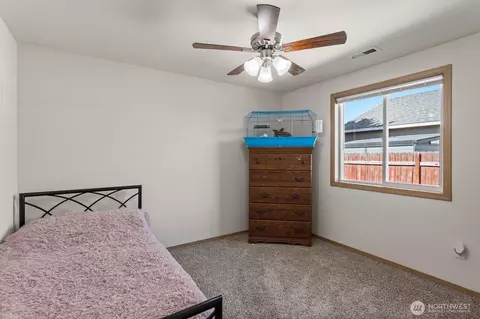 Bedroom - 807 Millenium Ave, Moxee, WA 98936 photo 5 of 6